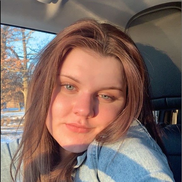 Meet your Posher, Karina - Picture 1 of 1